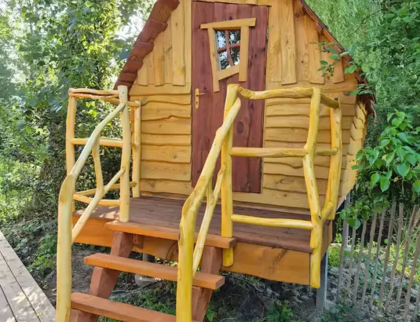 Au Pied du Frêne - La mini Cabane enchantée 01
