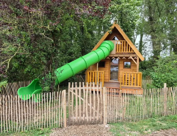 Au Pied du Frêne - Façade Toboggan